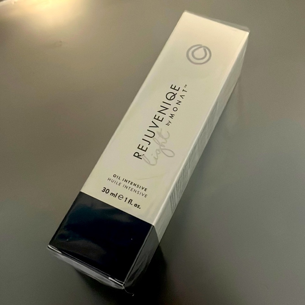 Brand New Wrapped Rejuvenique light by Monat 1 fl oz